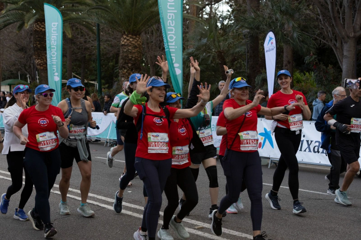Läufer genießen den Media Maratón de Málaga