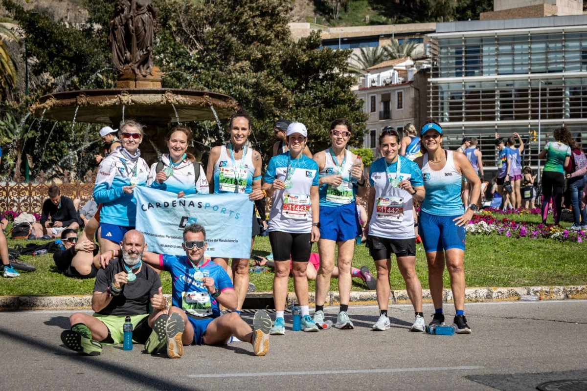 Gruppe von Läufern nach dem Media Maratón de Málaga