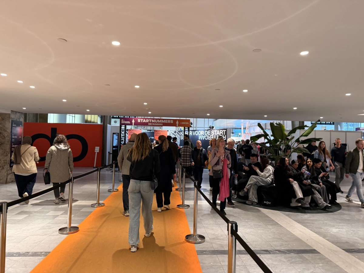 De Marathon Sport Expo in het WTC Rotterdam, met de route naar de uitgifte van de startnummers