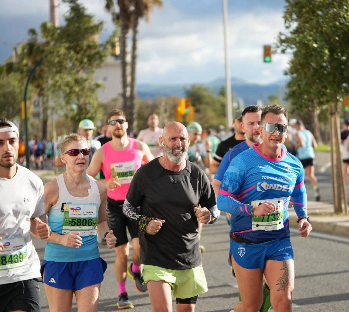 Gruppe von Läufern beim Halbmarathon von Málaga